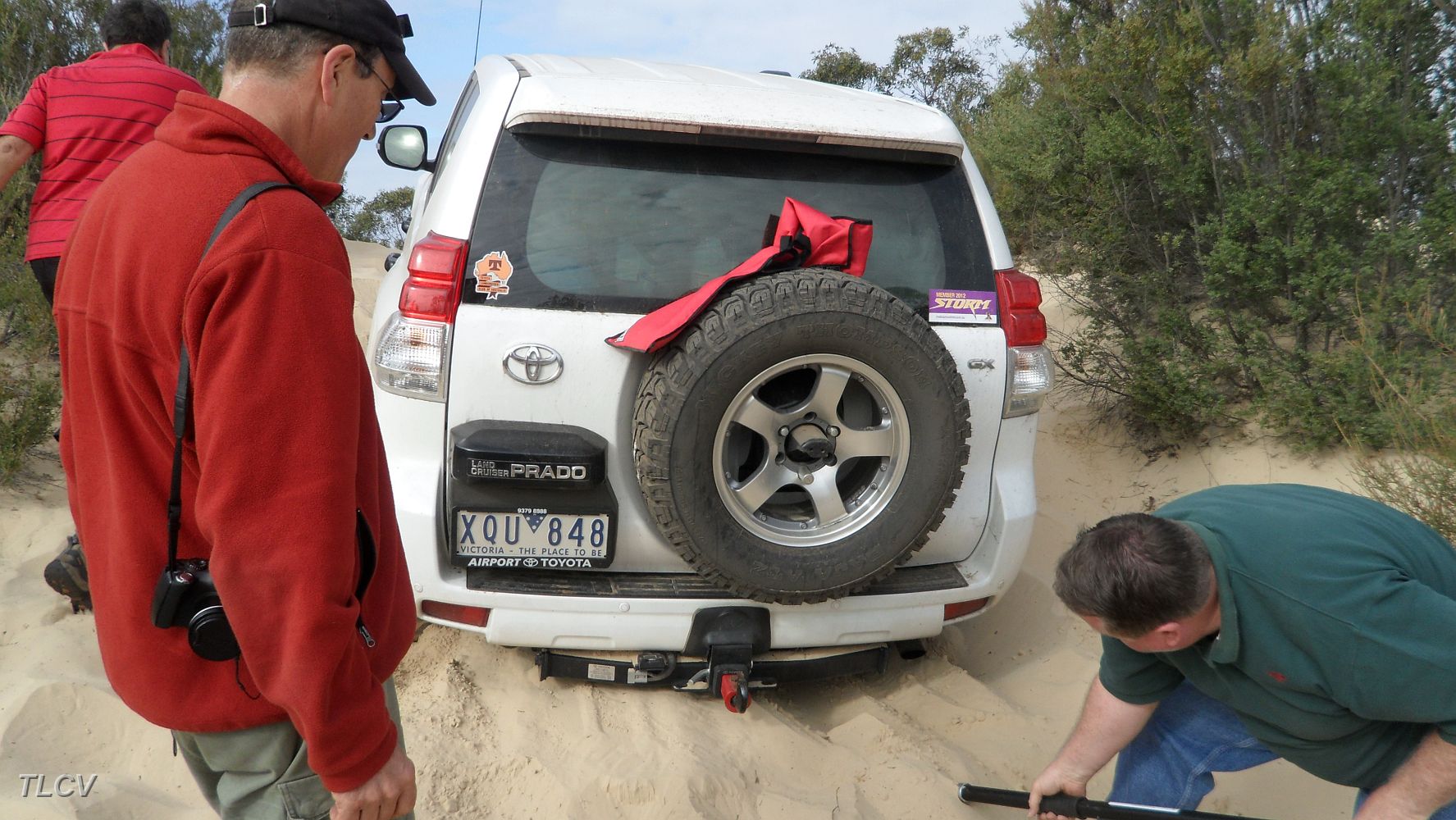 31-Laurie gives Greg some advice about recovery at the big dune.JPG